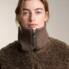 Veste en imitation peaux lainées texturée