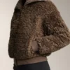 Veste en imitation peaux lainées texturée