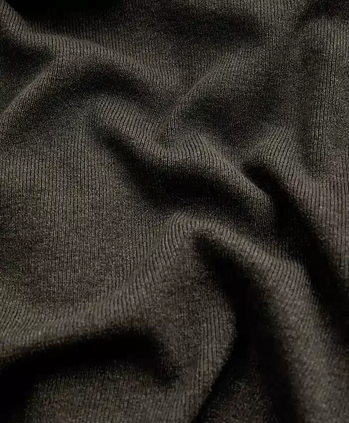Veste en maille ajustée avec capuche Veste en maille ajustée avec capuche
