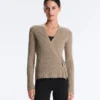 Veste en maille côtelée avec fermeture à nouer sur le côté Veste en maille côtelée avec fermeture à nouer sur le côté