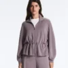 Veste en modal Soft Touch avec taille ajustable et col montant Veste en modal Soft Touch avec taille ajustable et col montant