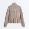 Veste en modal Soft Touch avec taille ajustable et col montant Veste en modal Soft Touch avec taille ajustable et col montant