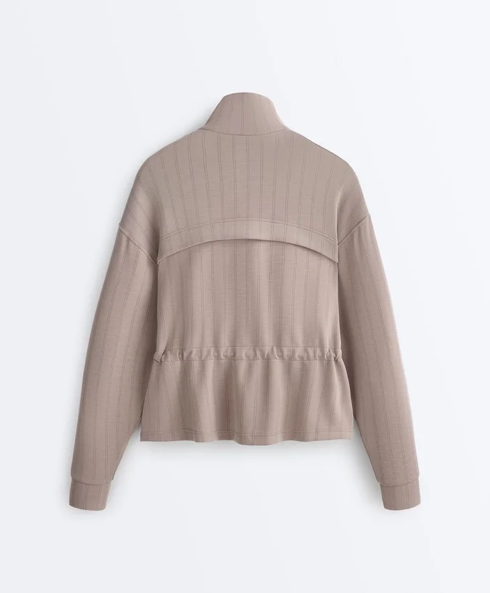 Veste en modal Soft Touch avec taille ajustable et col montant Veste en modal Soft Touch avec taille ajustable et col montant