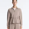 Veste en modal Soft Touch avec taille ajustable et col montant Veste en modal Soft Touch avec taille ajustable et col montant