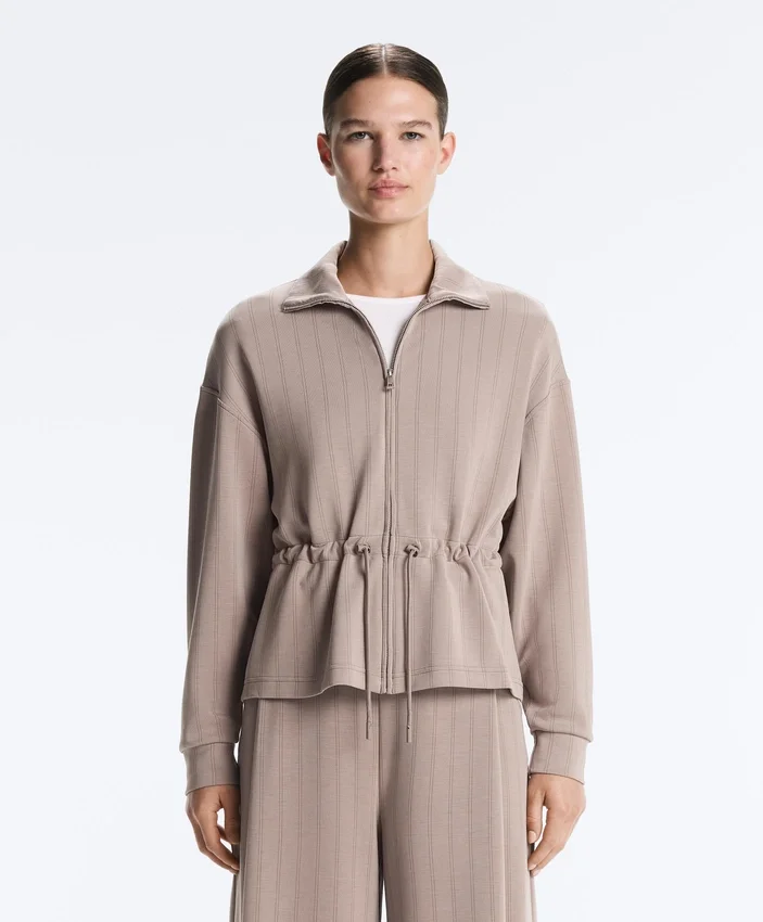 Veste en modal Soft Touch avec taille ajustable et col montant Veste en modal Soft Touch avec taille ajustable et col montant