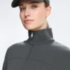 Veste en modal Soft Touch avec taille ajustable et col montant Veste en modal Soft Touch avec taille ajustable et col montant