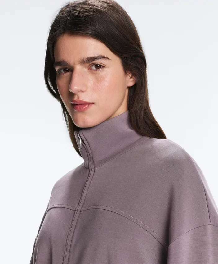 Veste en modal Soft Touch avec taille ajustable et col montant Veste en modal Soft Touch avec taille ajustable et col montant