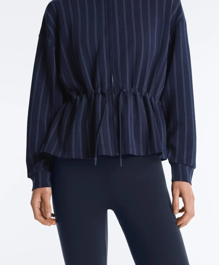 Veste en modal Soft Touch avec taille ajustable et col montant Veste en modal Soft Touch avec taille ajustable et col montant
