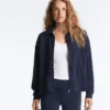 Veste en modal Soft Touch avec taille ajustable et col montant Veste en modal Soft Touch avec taille ajustable et col montant