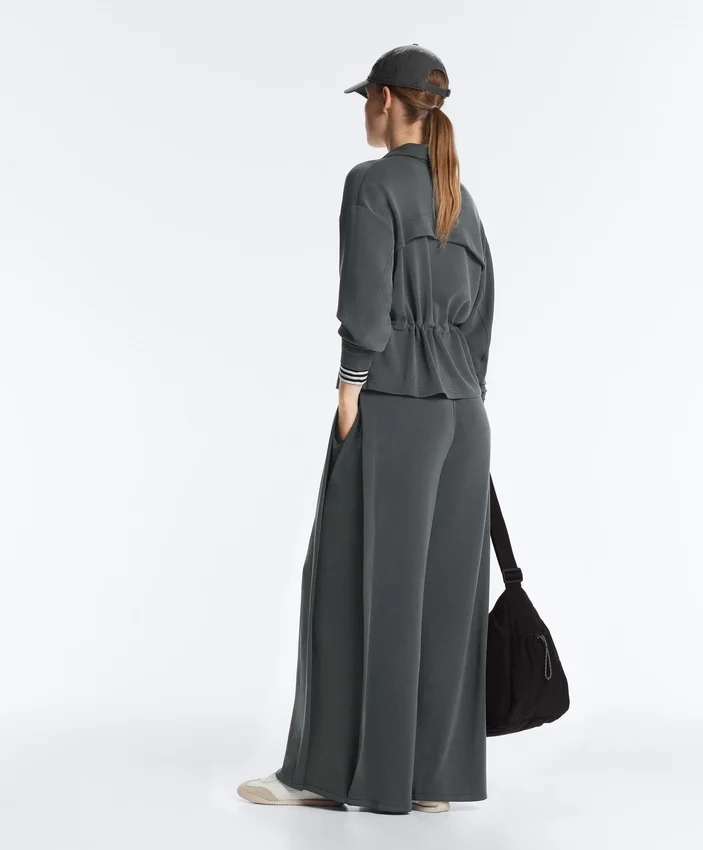 Veste en modal Soft Touch avec taille ajustable et col montant Veste en modal Soft Touch avec taille ajustable et col montant