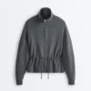 Veste en modal Soft Touch avec taille ajustable et col montant Veste en modal Soft Touch avec taille ajustable et col montant