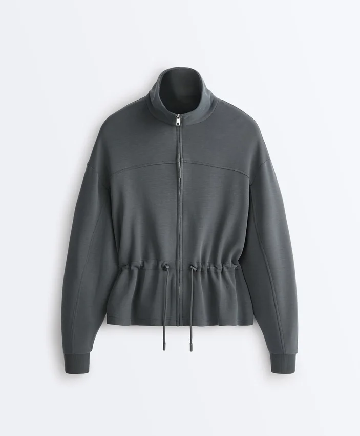 Veste en modal Soft Touch avec taille ajustable et col montant Veste en modal Soft Touch avec taille ajustable et col montant