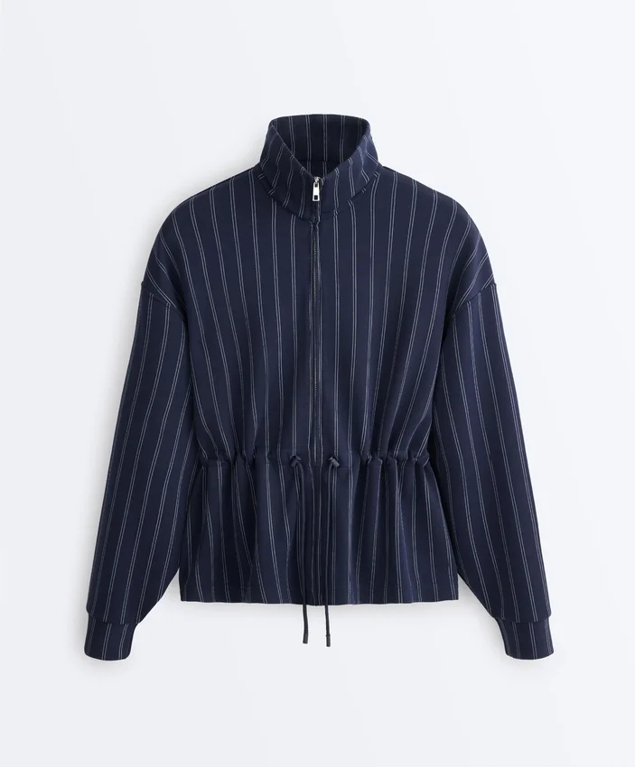 Veste en modal Soft Touch avec taille ajustable et col montant Veste en modal Soft Touch avec taille ajustable et col montant