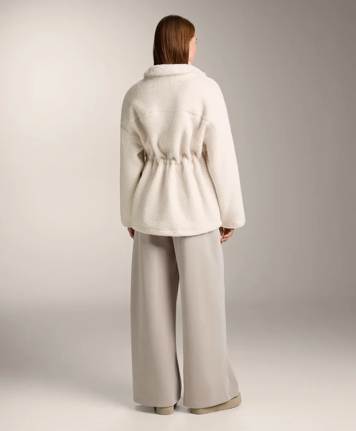 Veste en simili-peaux lainées à taille ajustable Veste en simili-peaux lainées à taille ajustable