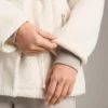 Veste en simili-peaux lainées à taille ajustable Veste en simili-peaux lainées à taille ajustable