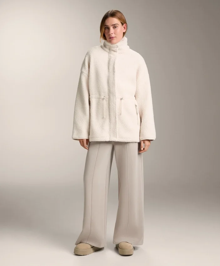Veste en simili-peaux lainées à taille ajustable Veste en simili-peaux lainées à taille ajustable