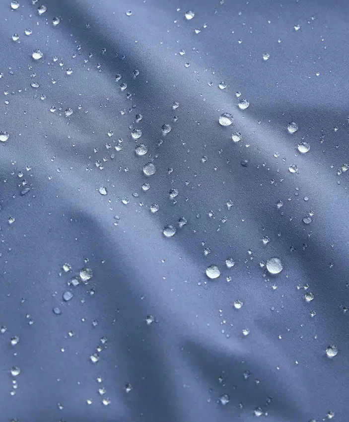 Veste imperméable 10K ultra-légère et compacte Veste imperméable 10K ultra-légère et compacte