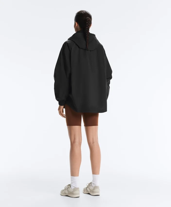 Veste imperméable 10K ultra-légère et compacte Veste imperméable 10K ultra-légère et compacte