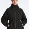 Veste imperméable 10K ultra-légère et compacte Veste imperméable 10K ultra-légère et compacte