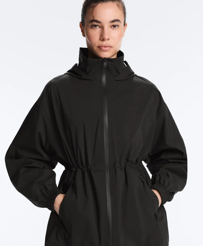 Veste imperméable 10K ultra-légère et compacte Veste imperméable 10K ultra-légère et compacte