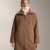 Veste longue en imitation peaux lainées Veste longue en imitation peaux lainées
