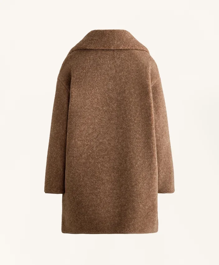 Veste longue en imitation peaux lainées Veste longue en imitation peaux lainées