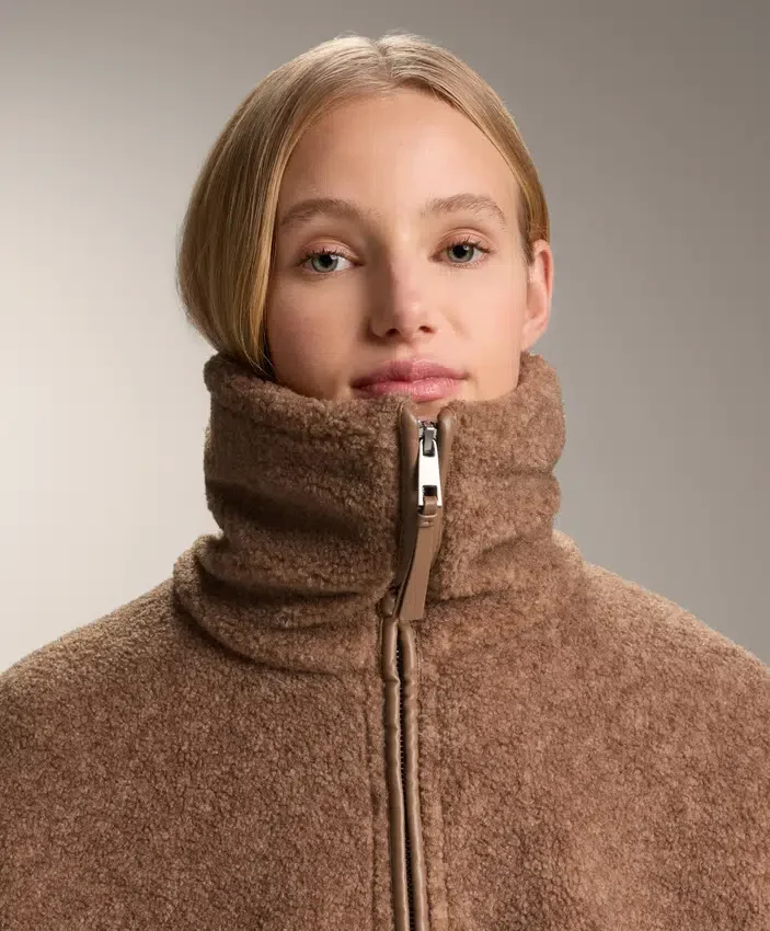Veste longue en imitation peaux lainées Veste longue en imitation peaux lainées