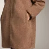 Veste longue en imitation peaux lainées Veste longue en imitation peaux lainées