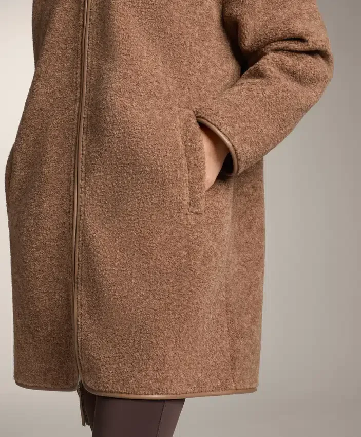 Veste longue en imitation peaux lainées Veste longue en imitation peaux lainées