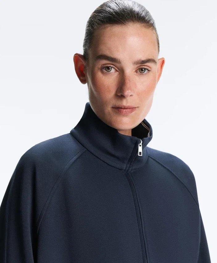 Veste longue en piqué avec passepoil en coton contrasté Veste longue en piqué avec passepoil en coton contrasté