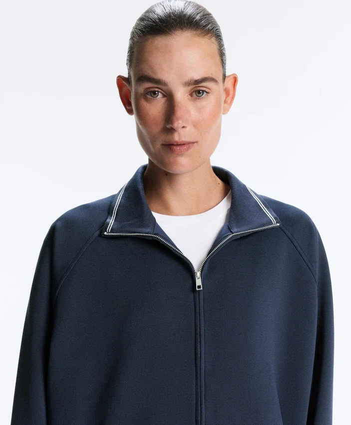 Veste longue en piqué avec passepoil en coton contrasté Veste longue en piqué avec passepoil en coton contrasté