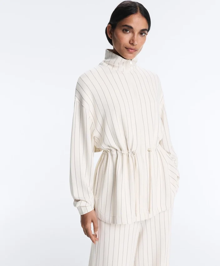 Veste longue à fines rayures avec taille ajustable et modal Soft Touch Veste longue à fines rayures avec taille ajustable et modal Soft Touch