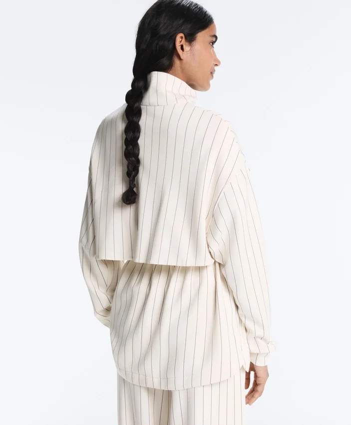 Veste longue à fines rayures avec taille ajustable et modal Soft Touch Veste longue à fines rayures avec taille ajustable et modal Soft Touch
