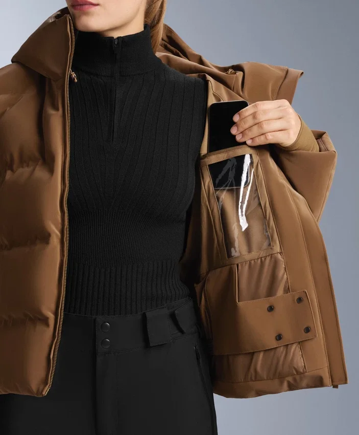 Veste matelassée en satin 80 % duvet et 20 % plumes Minardi Piume Ski, résistante à l’eau Veste matelassée en satin 80 % duvet et 20 % plumes Minardi Piume Ski, résistante à l’eau