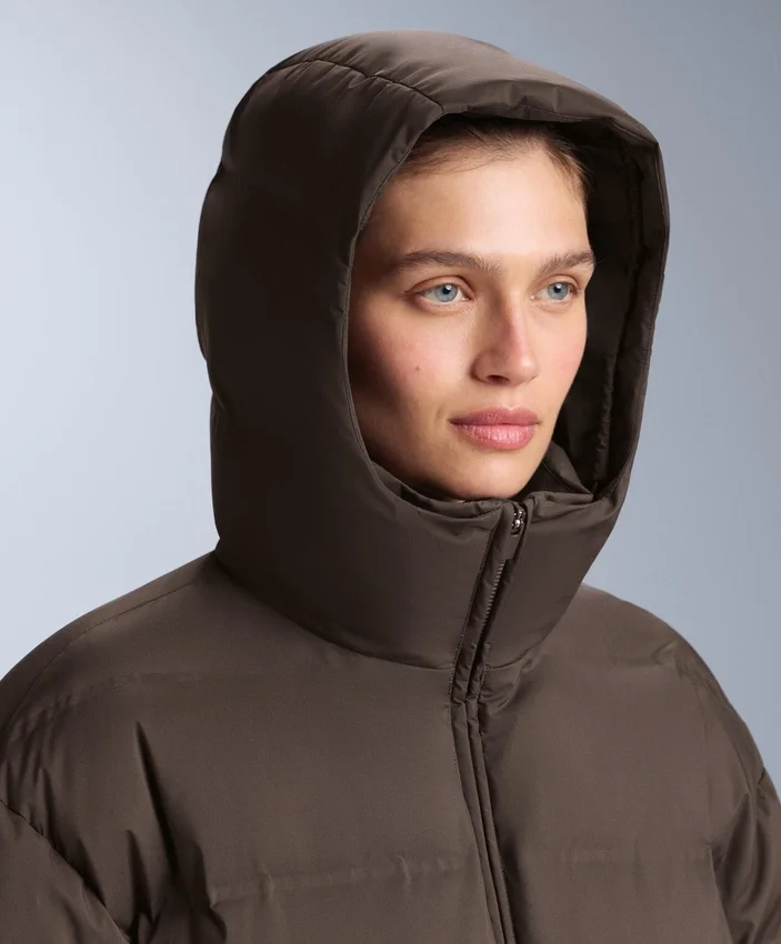 Veste matelassée légère avec un rembourrage imperméable composé à 80 % de duvet et à 20 % de Minardi Piume Ski. Veste matelassée légère avec un rembourrage imperméable composé à 80 % de duvet et à 20 % de Minardi Piume Ski.