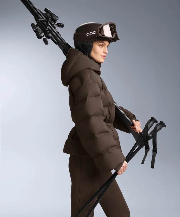 Veste matelassée légère avec un rembourrage imperméable composé à 80 % de duvet et à 20 % de Minardi Piume Ski. Veste matelassée légère avec un rembourrage imperméable composé à 80 % de duvet et à 20 % de Minardi Piume Ski.
