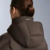 Veste matelassée légère avec un rembourrage imperméable composé à 80 % de duvet et à 20 % de Minardi Piume Ski. Veste matelassée légère avec un rembourrage imperméable composé à 80 % de duvet et à 20 % de Minardi Piume Ski.