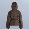 Veste matelassée légère avec un rembourrage imperméable composé à 80 % de duvet et à 20 % de Minardi Piume Ski. Veste matelassée légère avec un rembourrage imperméable composé à 80 % de duvet et à 20 % de Minardi Piume Ski.