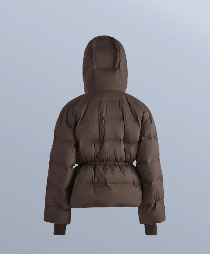 Veste matelassée légère avec un rembourrage imperméable composé à 80 % de duvet et à 20 % de Minardi Piume Ski. Veste matelassée légère avec un rembourrage imperméable composé à 80 % de duvet et à 20 % de Minardi Piume Ski.