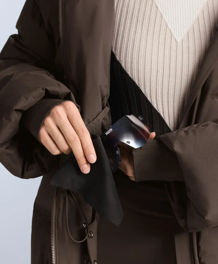 Veste matelassée légère avec un rembourrage imperméable composé à 80 % de duvet et à 20 % de Minardi Piume Ski. Veste matelassée légère avec un rembourrage imperméable composé à 80 % de duvet et à 20 % de Minardi Piume Ski.