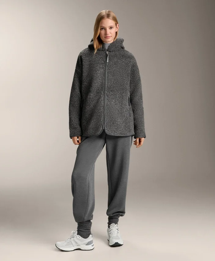 Veste oversize en peaux lainées avec capuche doublée de fausse fourrure Veste oversize en peaux lainées avec capuche doublée de fausse fourrure