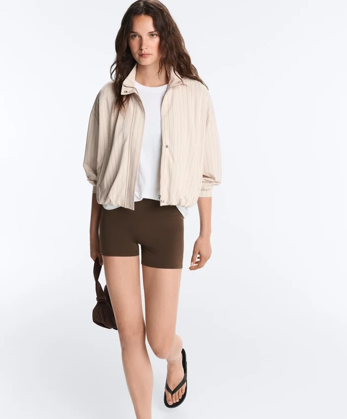 Veste rayée à ourlet bouffant Veste rayée à ourlet bouffant