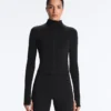 Veste technique légère et chaude avec coutures Veste technique légère et chaude avec coutures