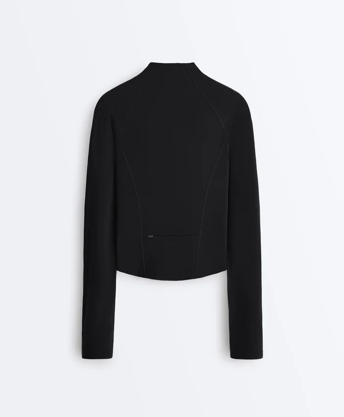 Veste technique légère et chaude avec coutures Veste technique légère et chaude avec coutures