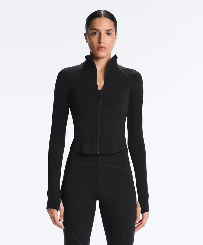 Veste technique légère et chaude avec coutures Veste technique légère et chaude avec coutures