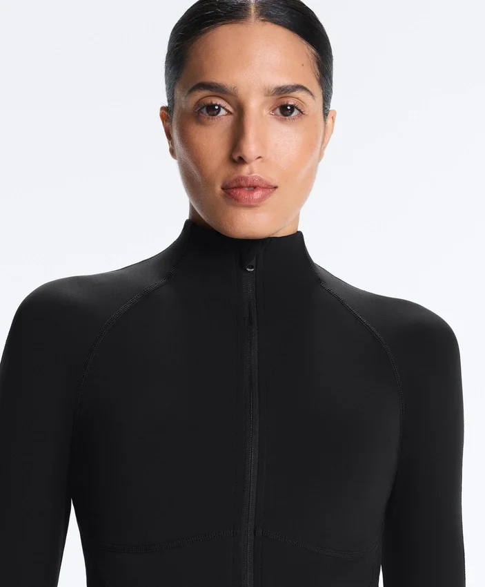 Veste technique légère et chaude avec coutures Veste technique légère et chaude avec coutures